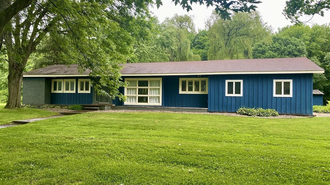 Property Photo: 641 Tracey Lane MI 48114-8739