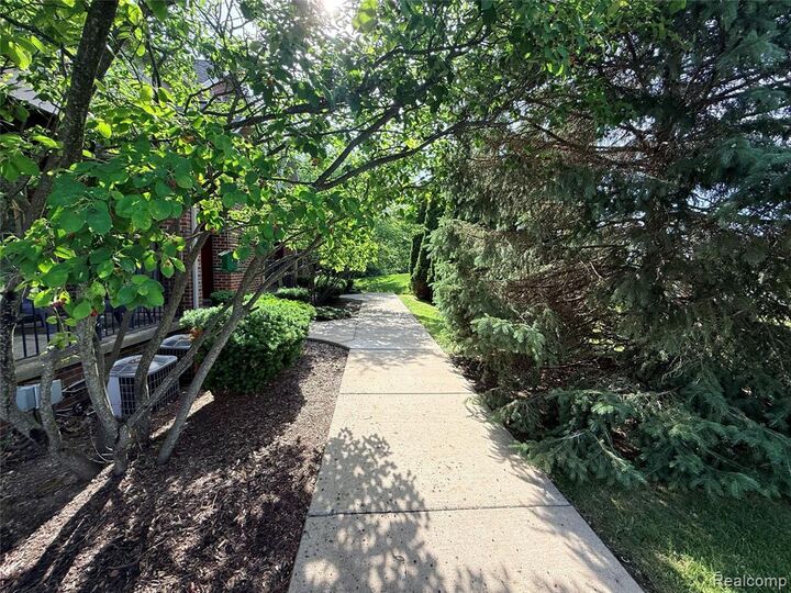 Property Photo:  2916 Signature Boulevard  MI 48103 6943 
