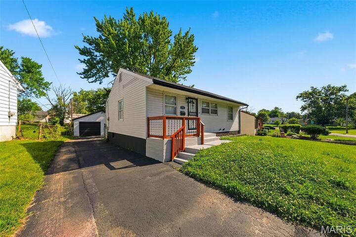 Property Photo:  321 Caithness Road  MO 63137 