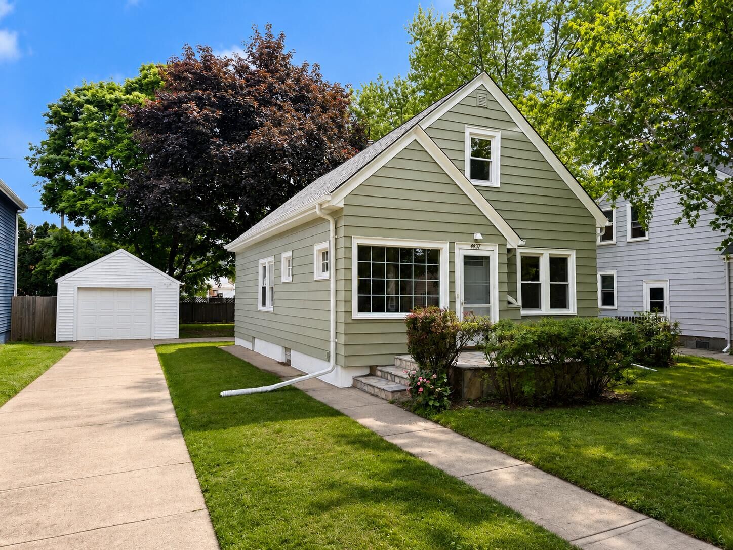 Property Photo: 4937 N Hollywood Ave WI 53217
