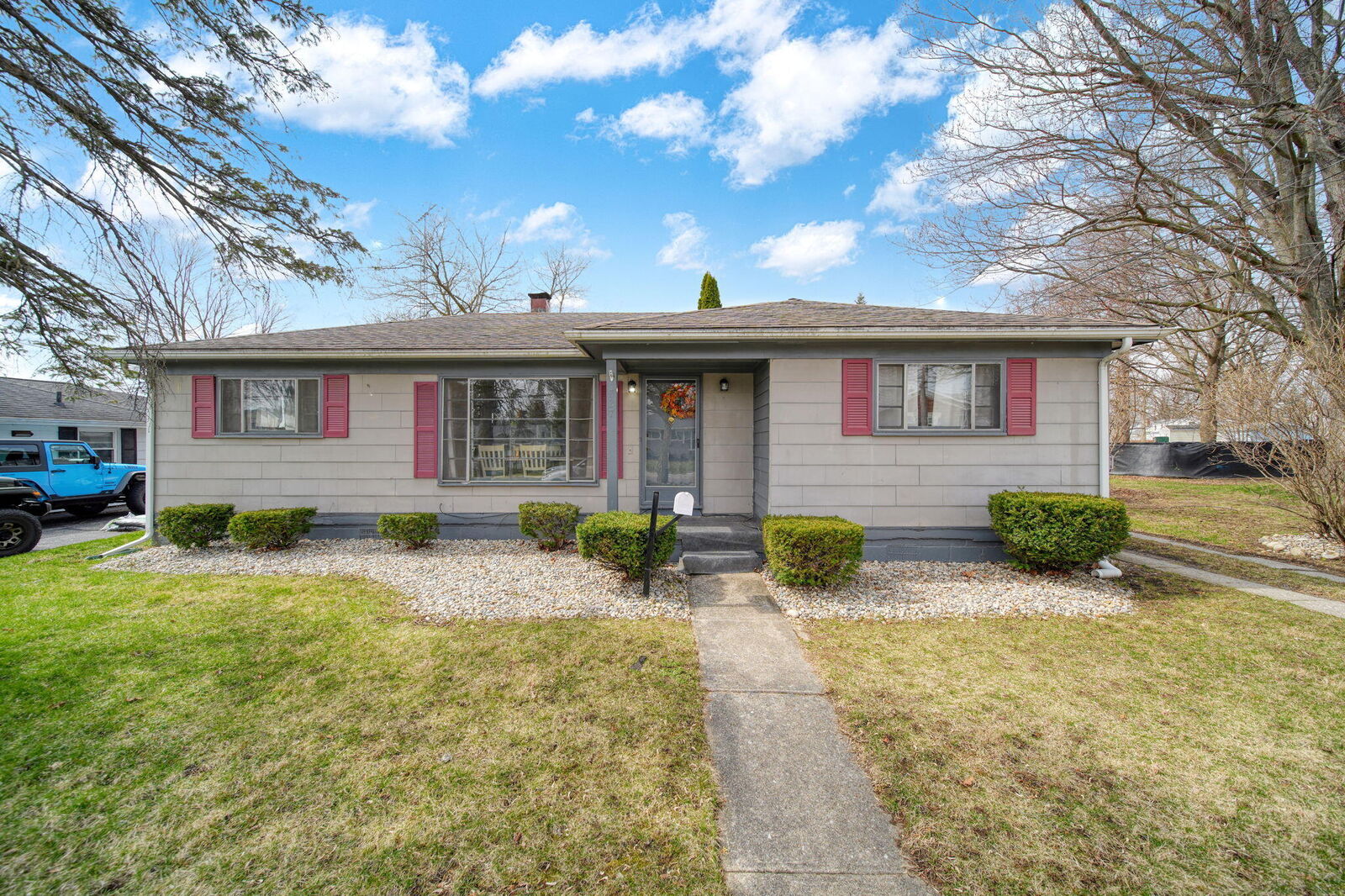 Property Photo: 727 Springbrook Avenue MI 49221