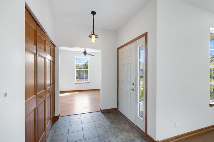 Property Photo:  900 Scottsdale Drive  IL 60140 