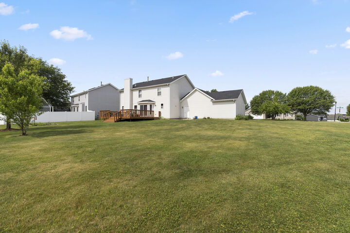 Property Photo: 402 Scarlet Oak Drive IL 61065