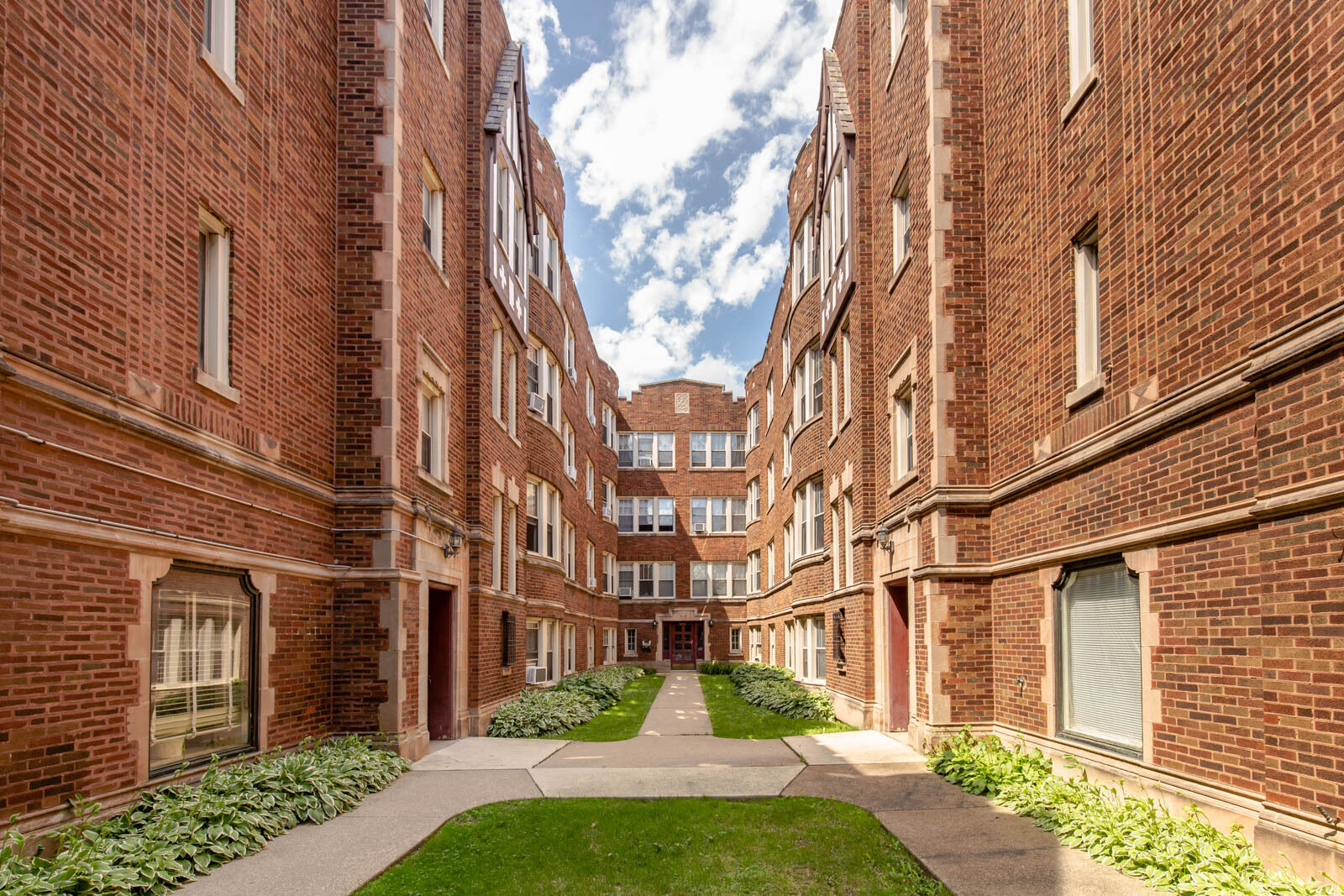 Property Photo:  3746 W Irving Park Road 2B  IL 60618 