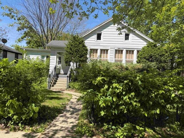 Property Photo: 1728 Brown Avenue IL 60201