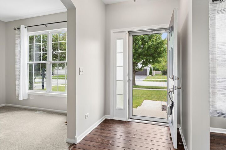 Property Photo:  14731 Colonial Parkway  IL 60544 