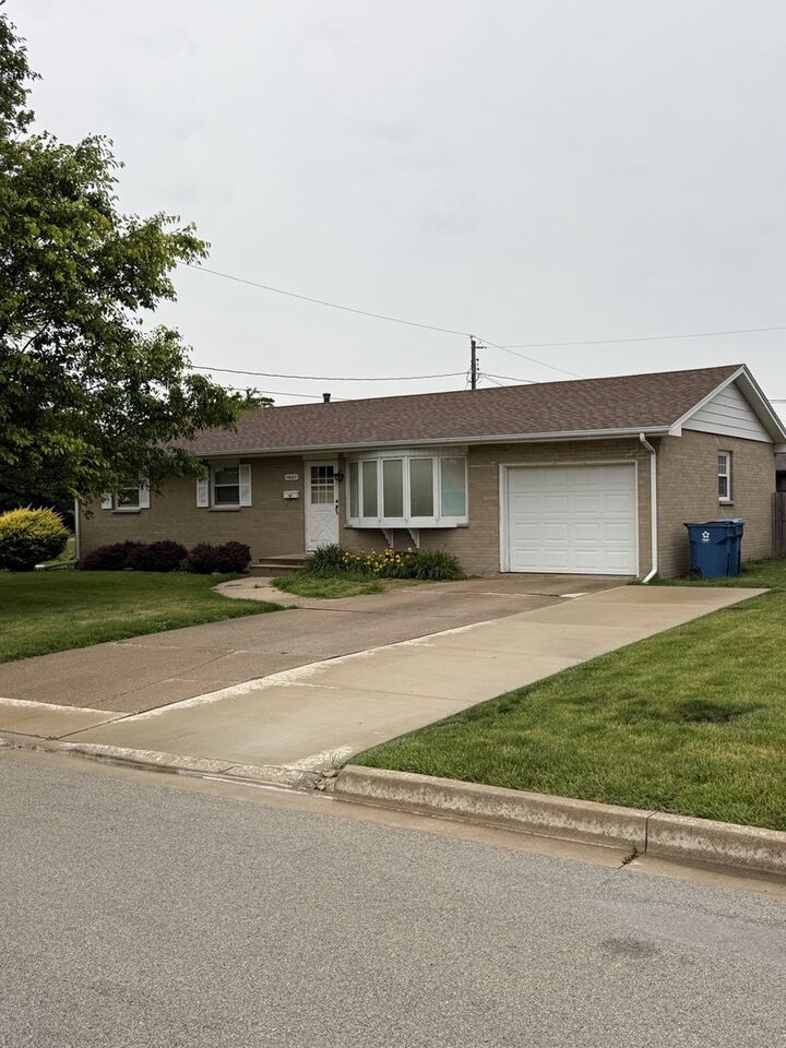 Property Photo: 1421 25th Street IL 61354