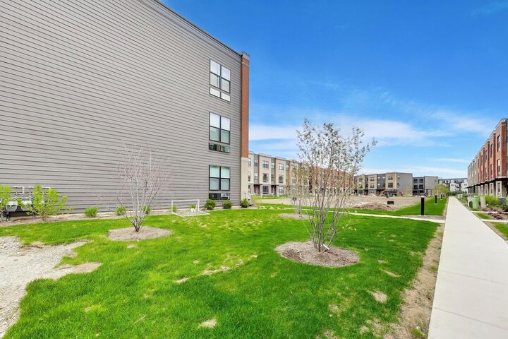 Property Photo:  331 Summit Circle  IL 60148 
