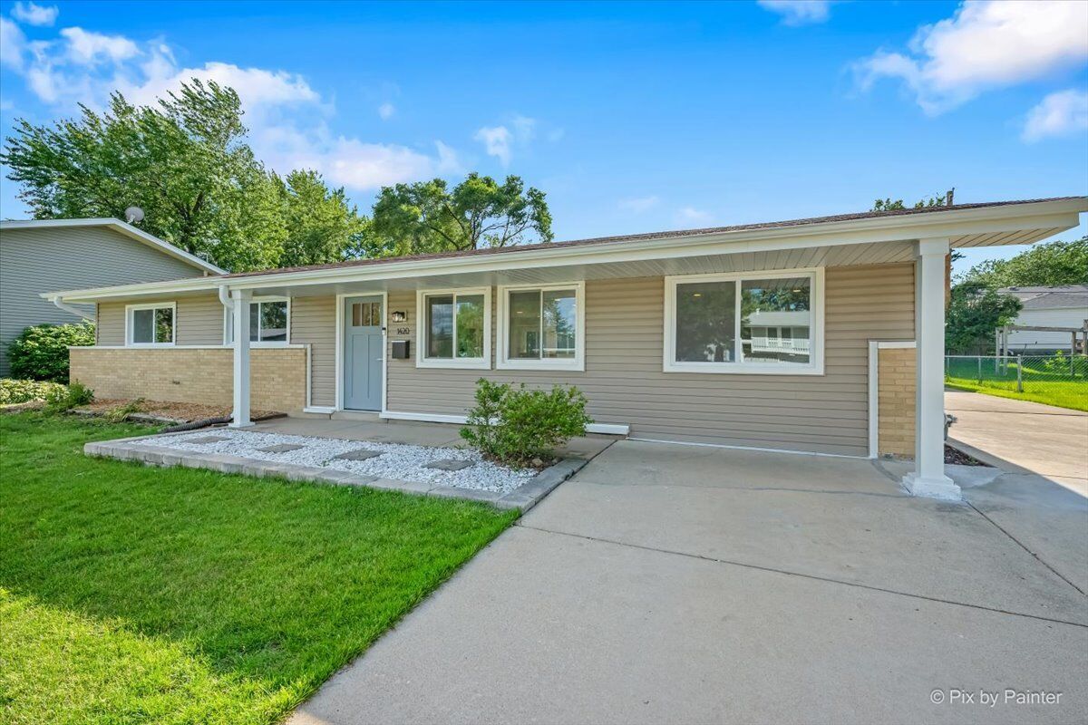 Property Photo: 1420 Cooper Road IL 60169