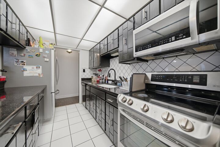 Property Photo: 4042 Trafalgar Lane 4042 IL 60453