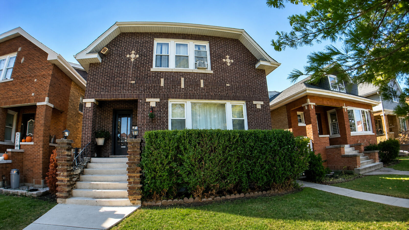Property Photo: 5433 W Melrose Street IL 60641