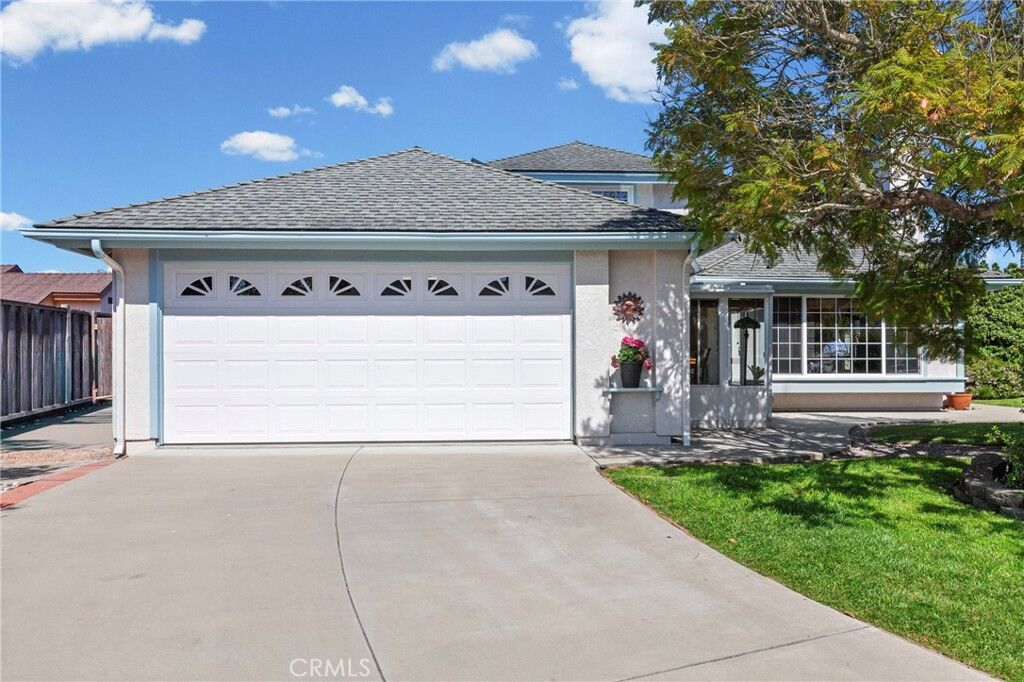 Property Photo: 844 Escuela Court CA 93405