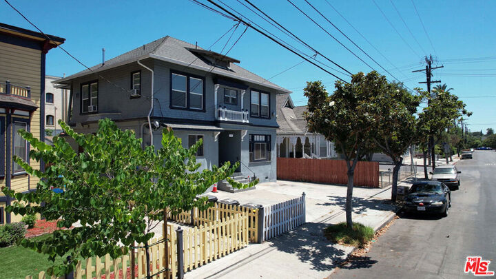 Property Photo:  1978 Bonsallo Avenue  CA 90007 