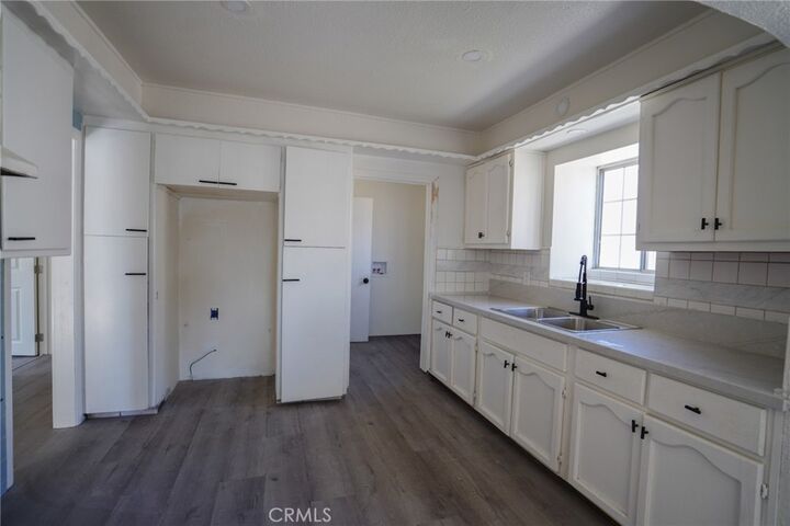 Property Photo:  205 W Hardy Street  CA 90301 