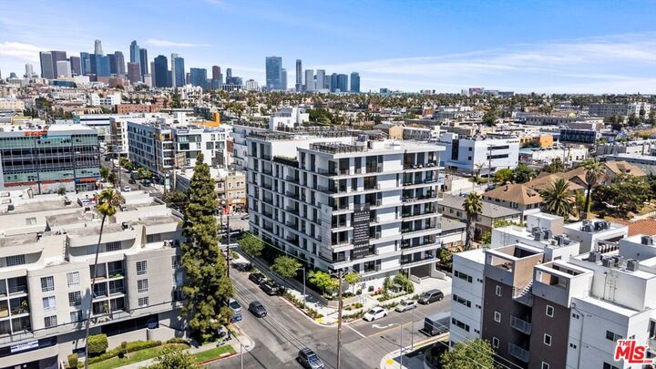 Property Photo:  904 S New Hampshire Avenue 203  CA 90006 