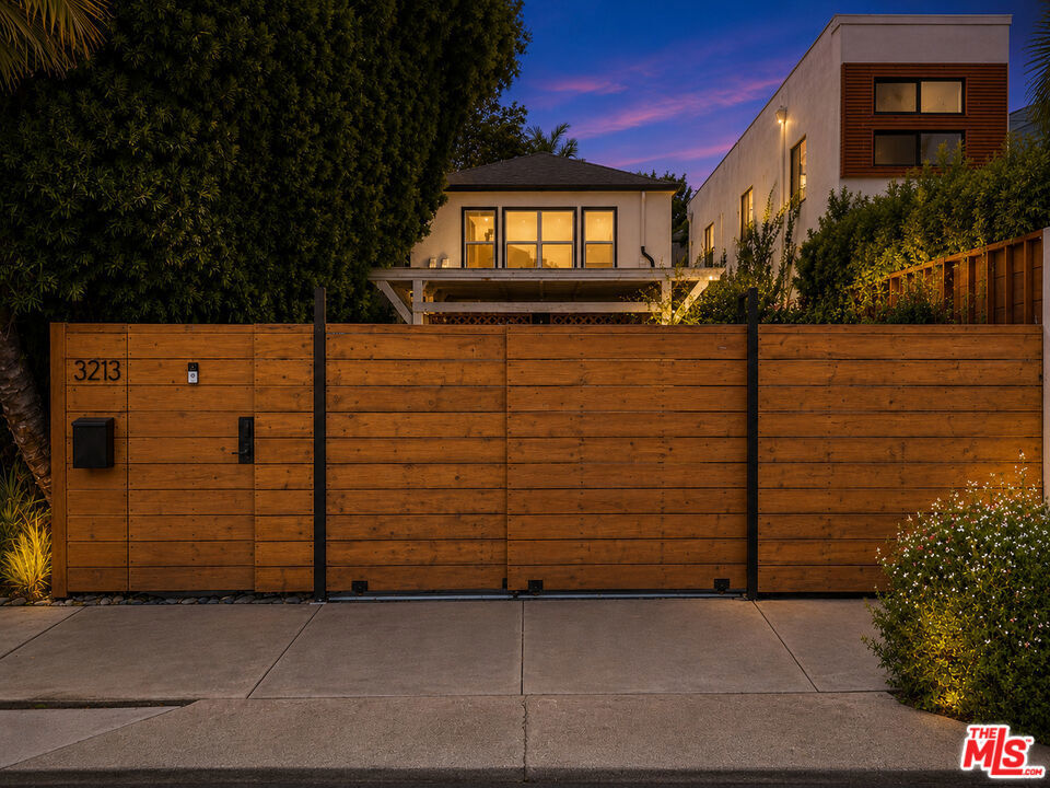 Property Photo: 3213 Thatcher Avenue CA 90292