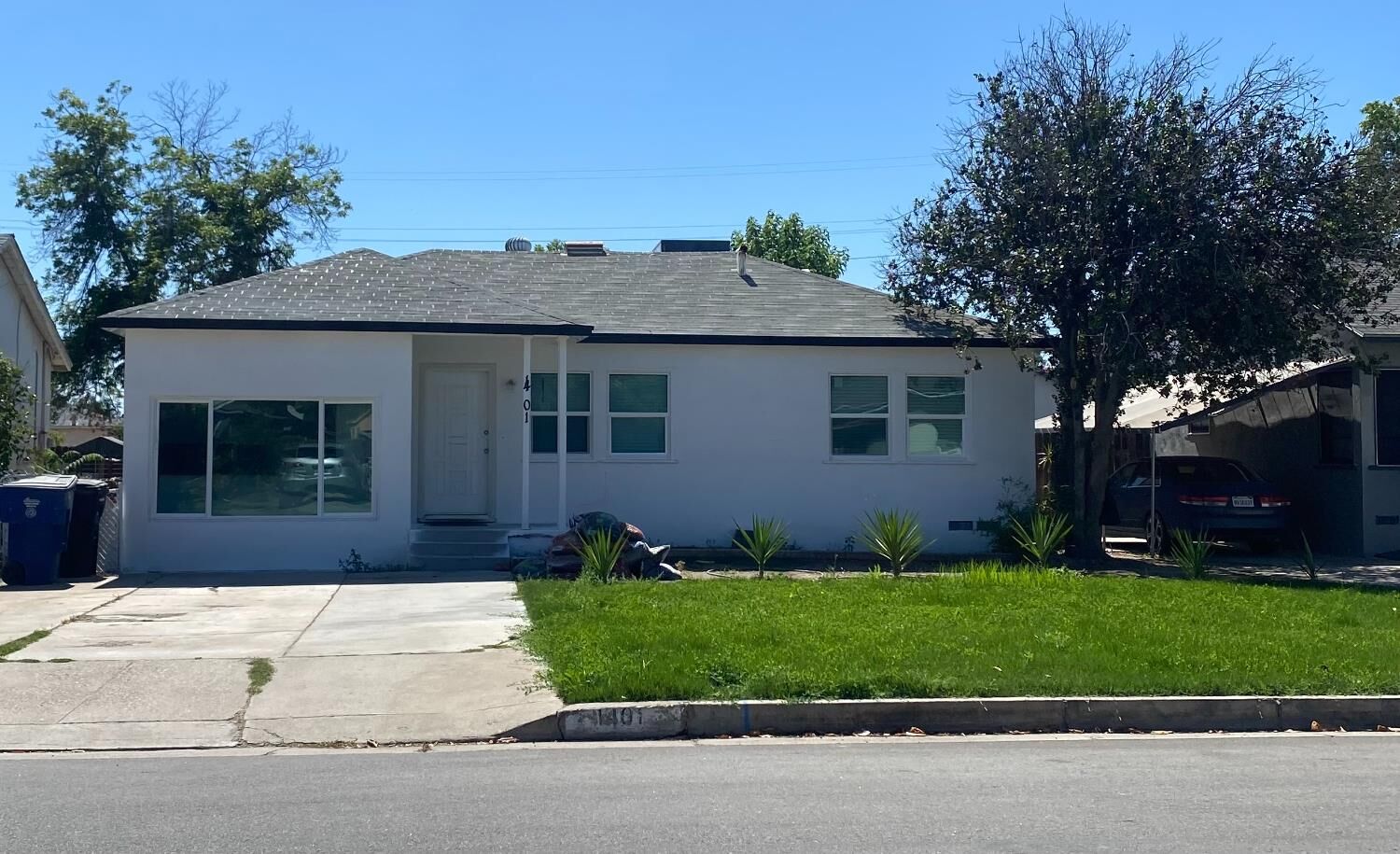 Property Photo: 1401 El Sereno Drive CA 93304
