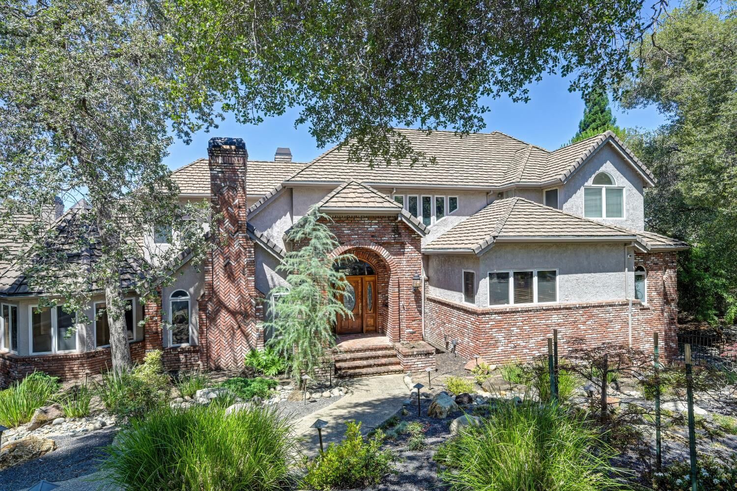 Property Photo:  2044 Lockridge Place  CA 95762 