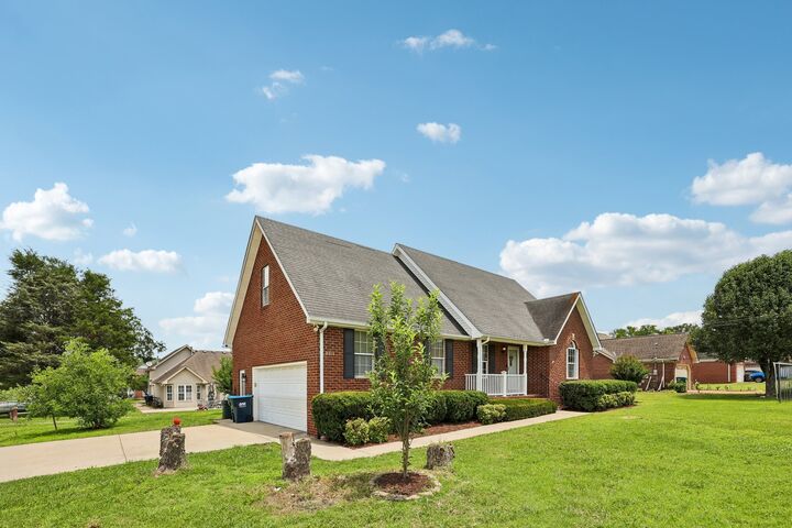 Property Photo: 2911 Greentree Dr TN 37167