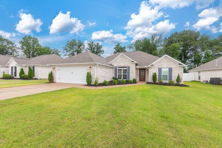 Property Photo: 54 Golden Brooke Dr TN 38305
