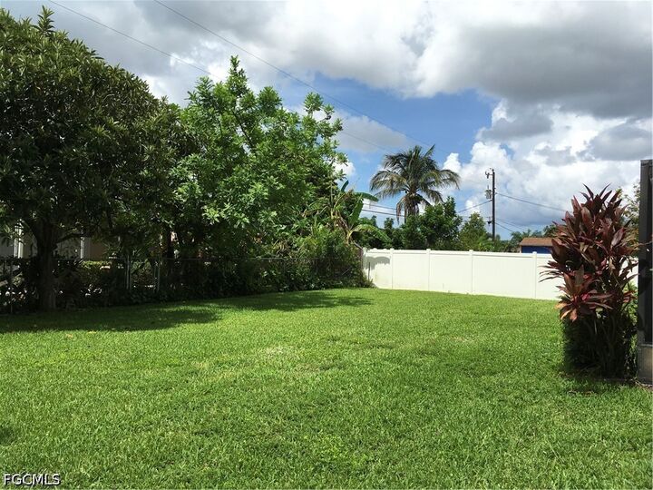 Property Photo:  1202 SE 21st Lane  FL 33990 