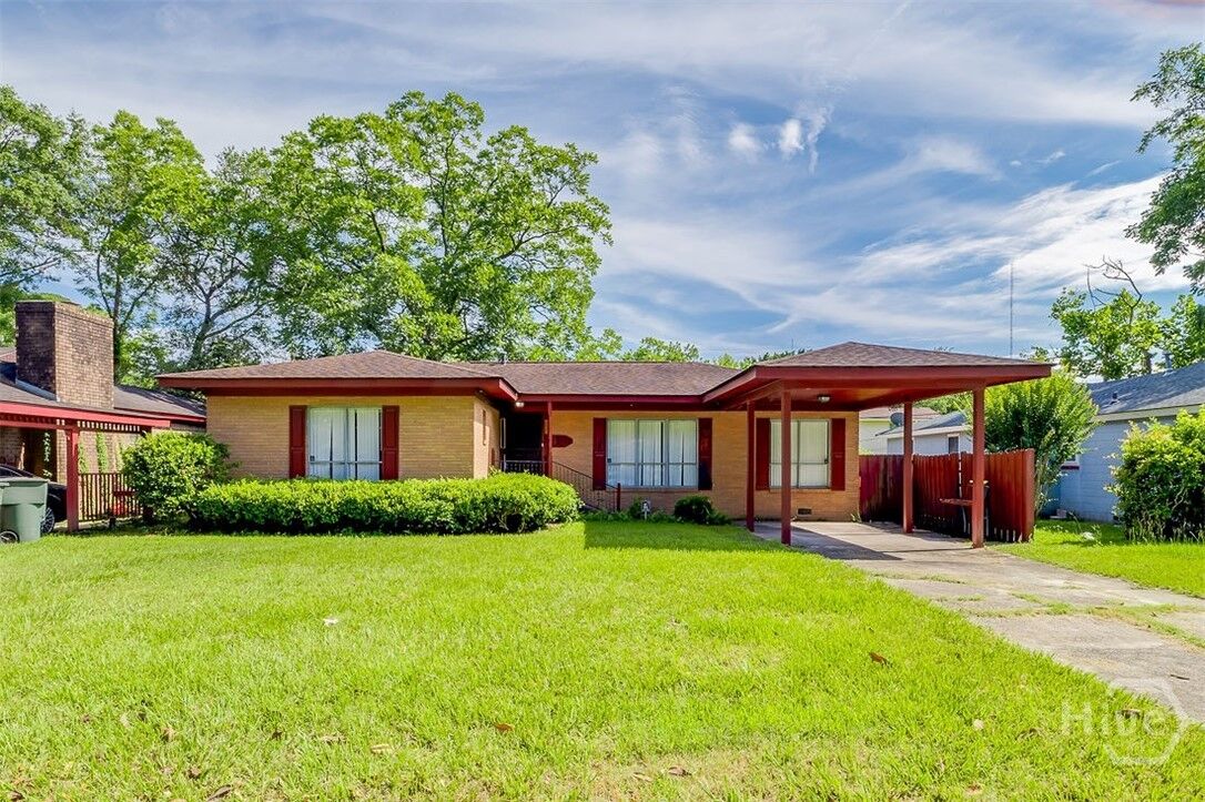 Property Photo:  1119 W 49th Street  GA 31405 