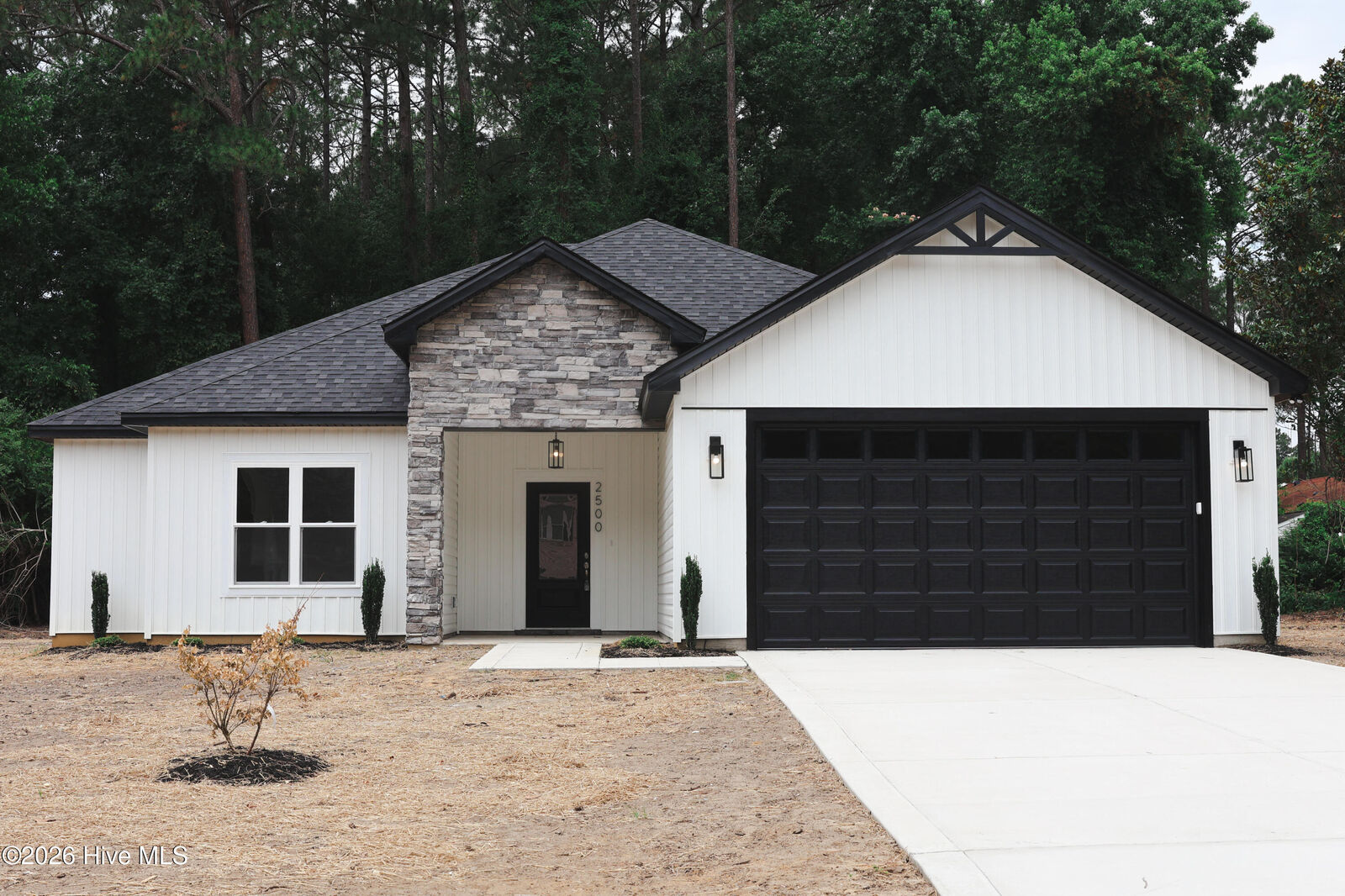 Property Photo: 2500 Brookhaven Drive NC 28504