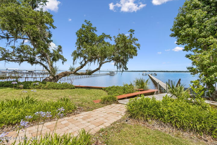 Property Photo: 2371 Bridgette Way FL 32003