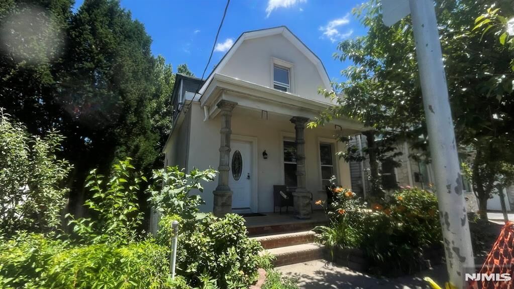 Property Photo:  322 Cortlandt Street  NJ 07109 