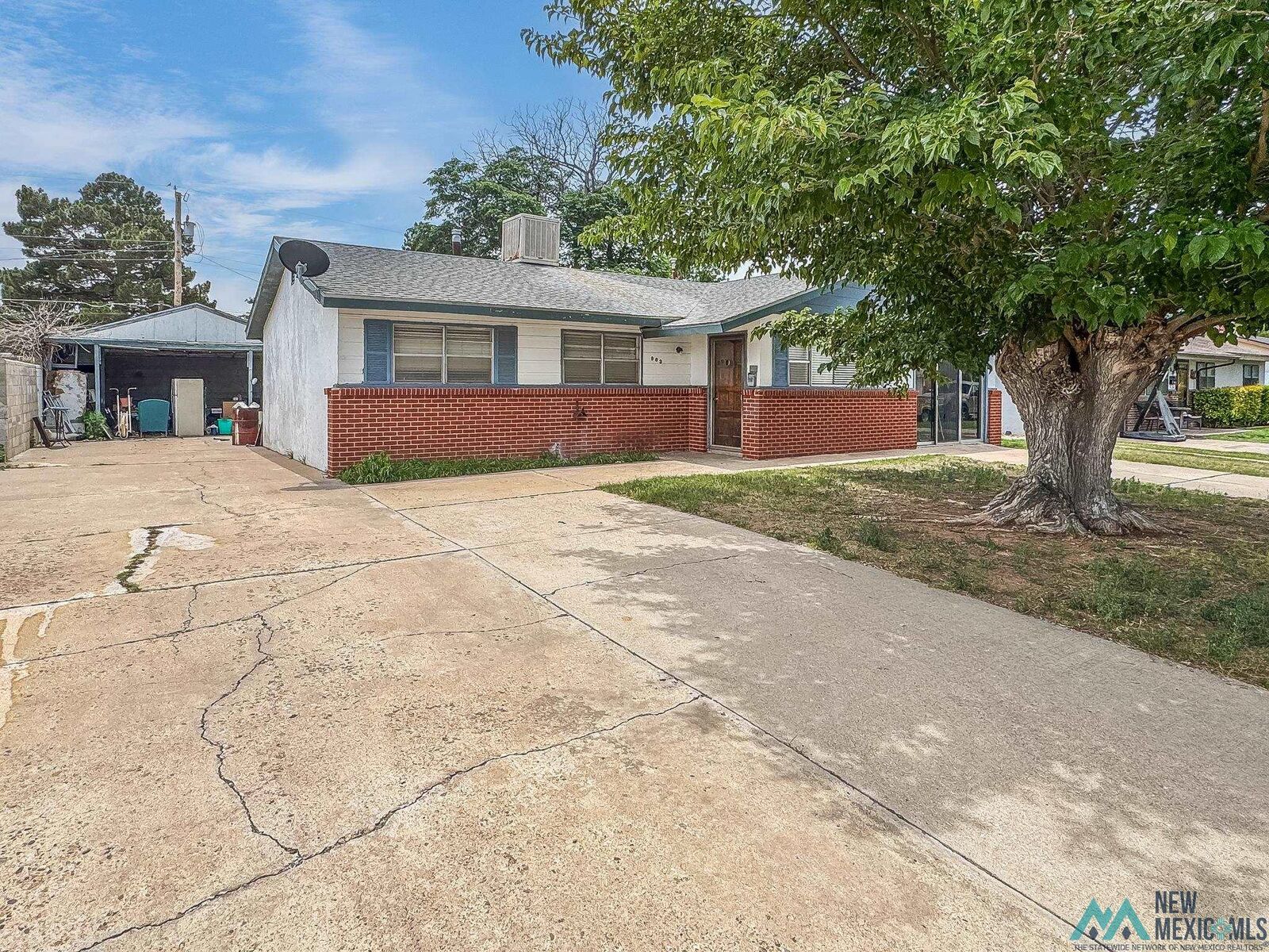 Property Photo:  903 W Iron Avenue  NM 88240 