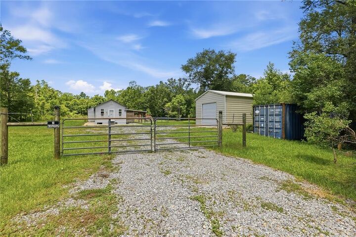 Property Photo: 18647 Weinberger Road LA 70454