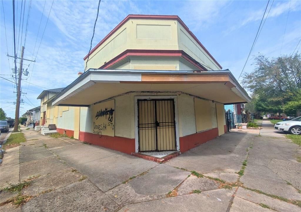 Property Photo: 2200 Ursulines Avenue LA 70119