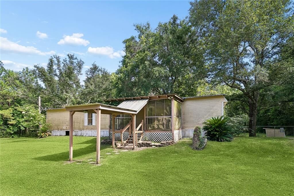 Property Photo: 307 Tulip Drive LA 70461
