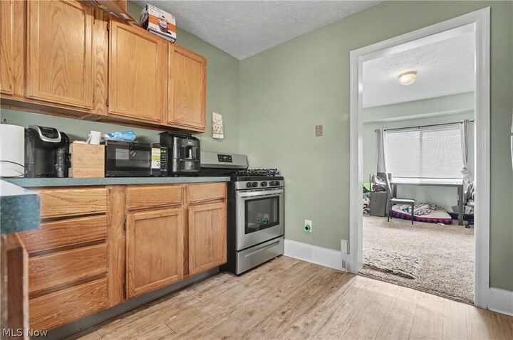 Property Photo: 811 E Crosier Street OH 44306