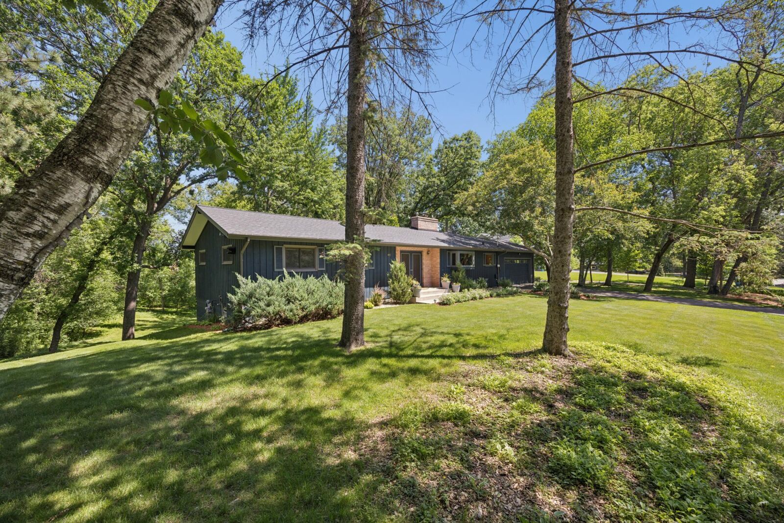 Property Photo:  443 Salem Place  MN 55115 