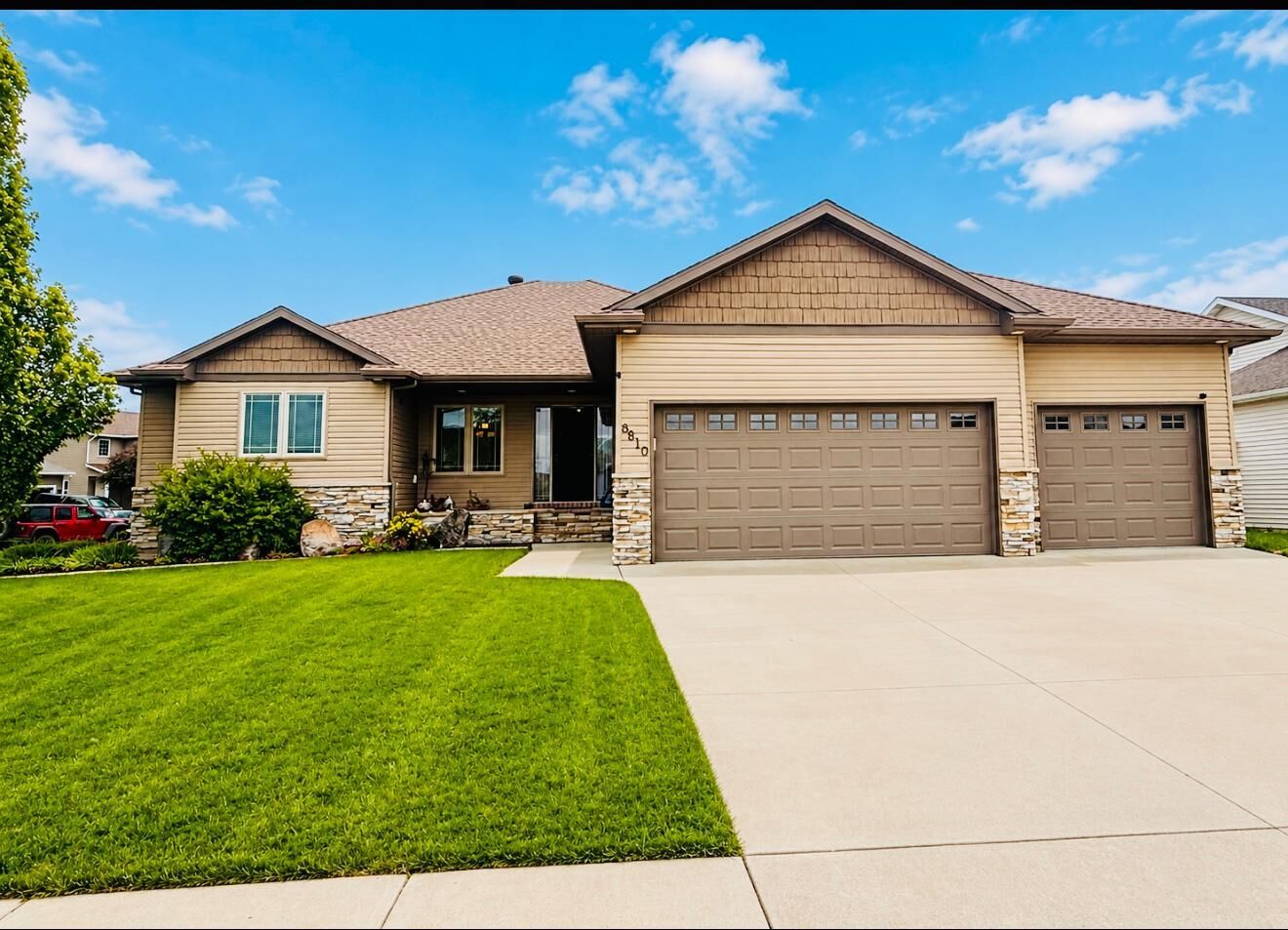 Property Photo:  6810 24 Street S  ND 58104 