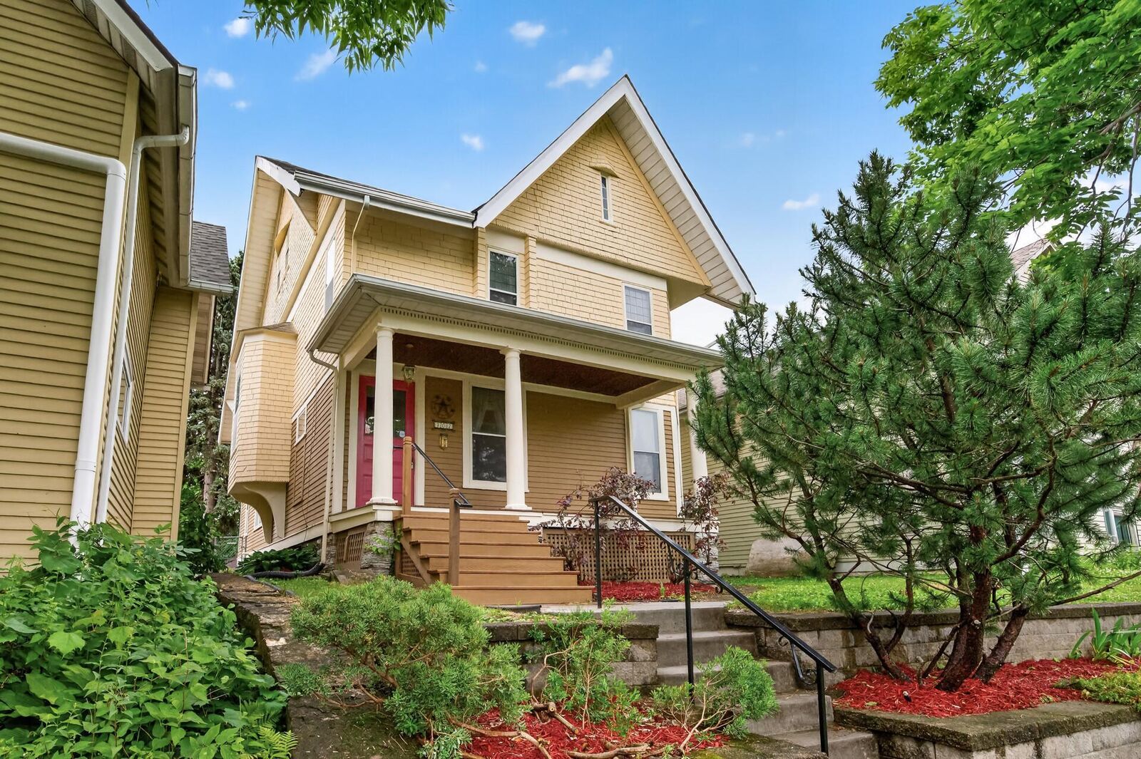 Property Photo: 702 4th Street E MN 55106