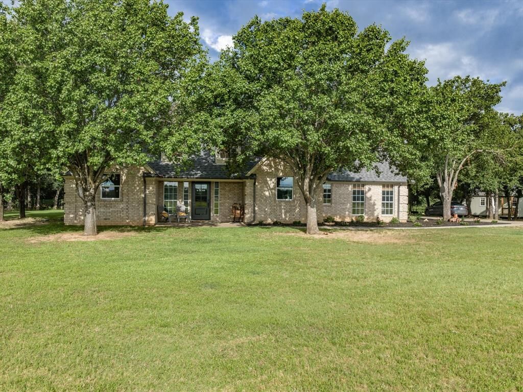 Property Photo:  210 County Road 2696  TX 76225 