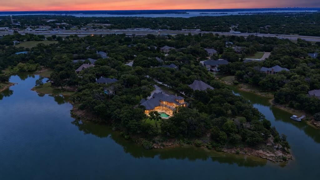 Property Photo: 7 Hillview Court TX 75065