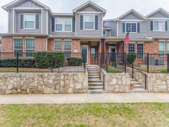 Property Photo: 2324 Stoneleigh Place TX 75071