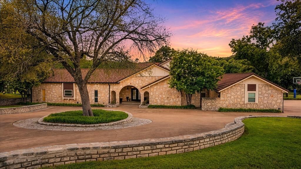 Property Photo:  9404 Bellechase Road  TX 76049 