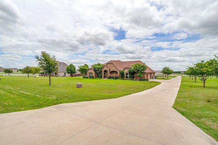 Property Photo: 157 Pack Saddle Trail TX 76088