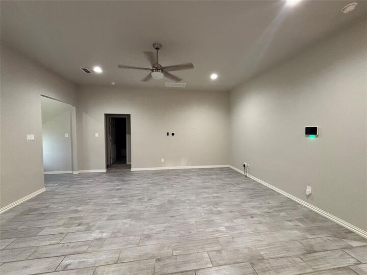 Property Photo: 621 N Avenue B TX 76082