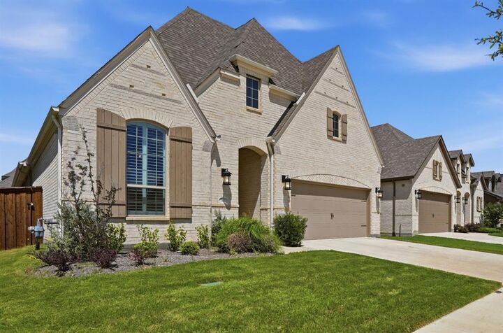 Property Photo: 7613 Whisterwheel Way TX 76123