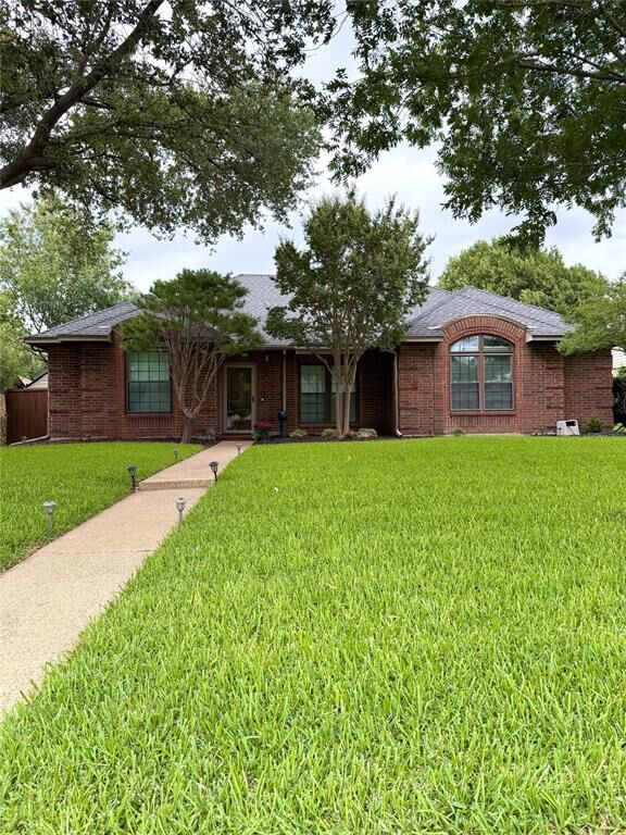Property Photo:  2013 Oakbluff Drive  TX 75007 