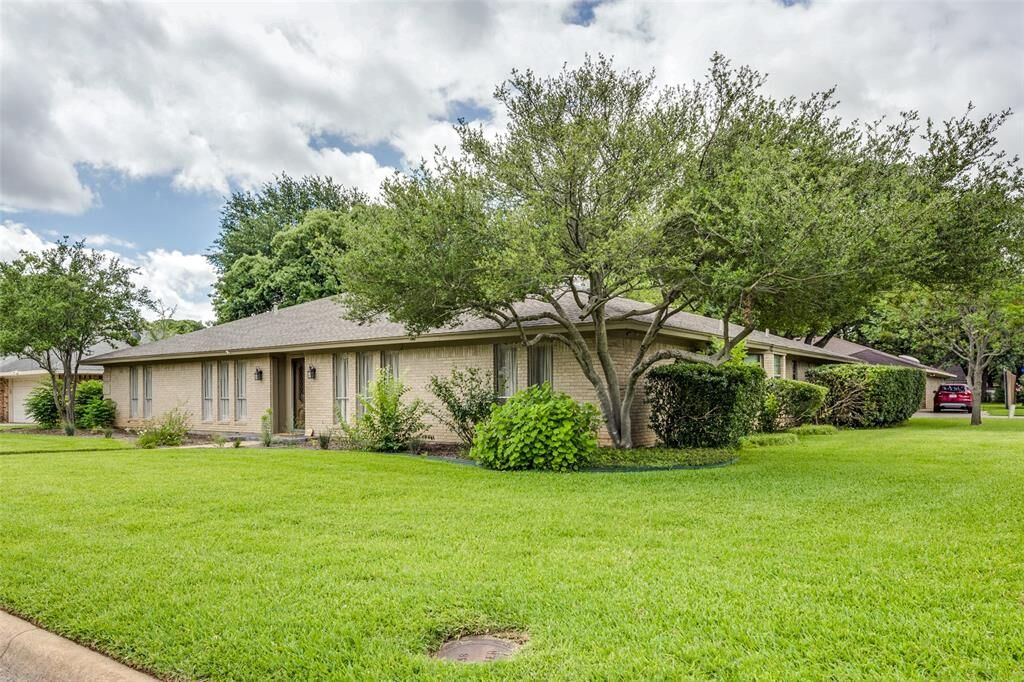 Property Photo: 2414 Lakeview Circle TX 76013