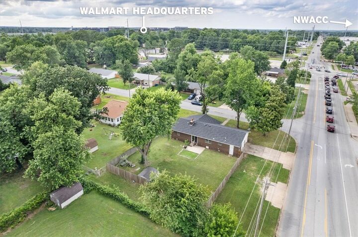 Property Photo:  2406 SE 15th Street  AR 72712 