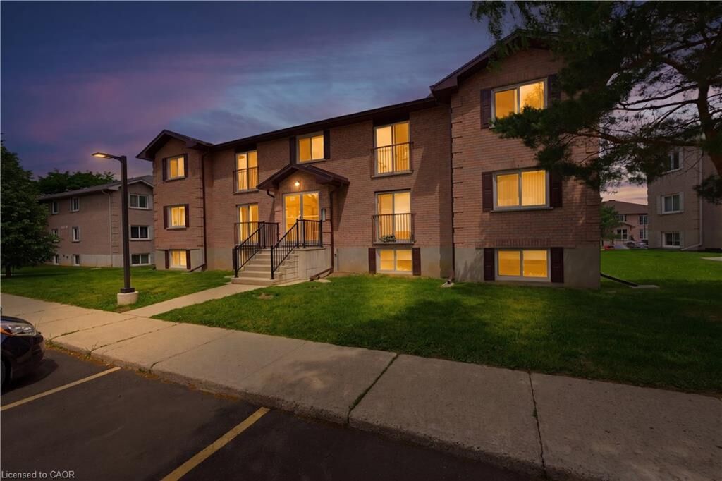 Property Photo: 331 Northlake Drive 5 ON N2V 1Z1