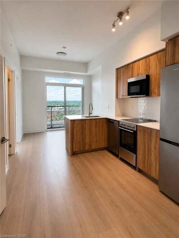 Property Photo: 25 Wellington Street S 2204 ON N2G 0G5