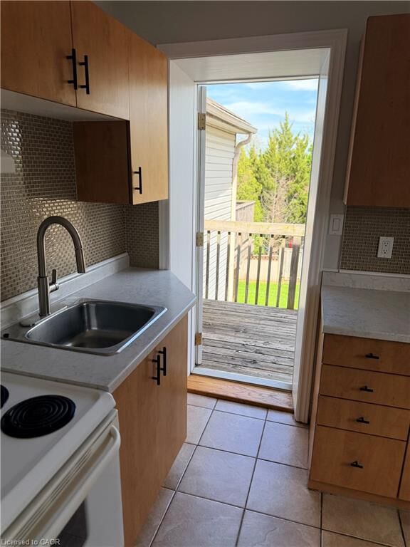 Property Photo:  73 Wellington Street 3  ON N1R 3Y6 